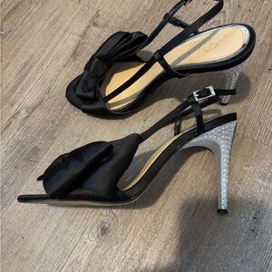 Jewel Badgley Mischka, Black Heels with Glittering Silver, Size 7.5, bow